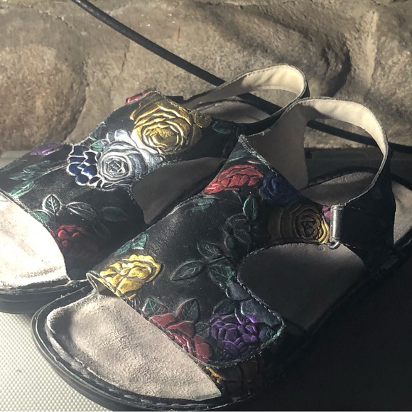 Alegria VIK-839 women's multi color embossed leather sandal Size 38/7.5US - Picture 12 of 14